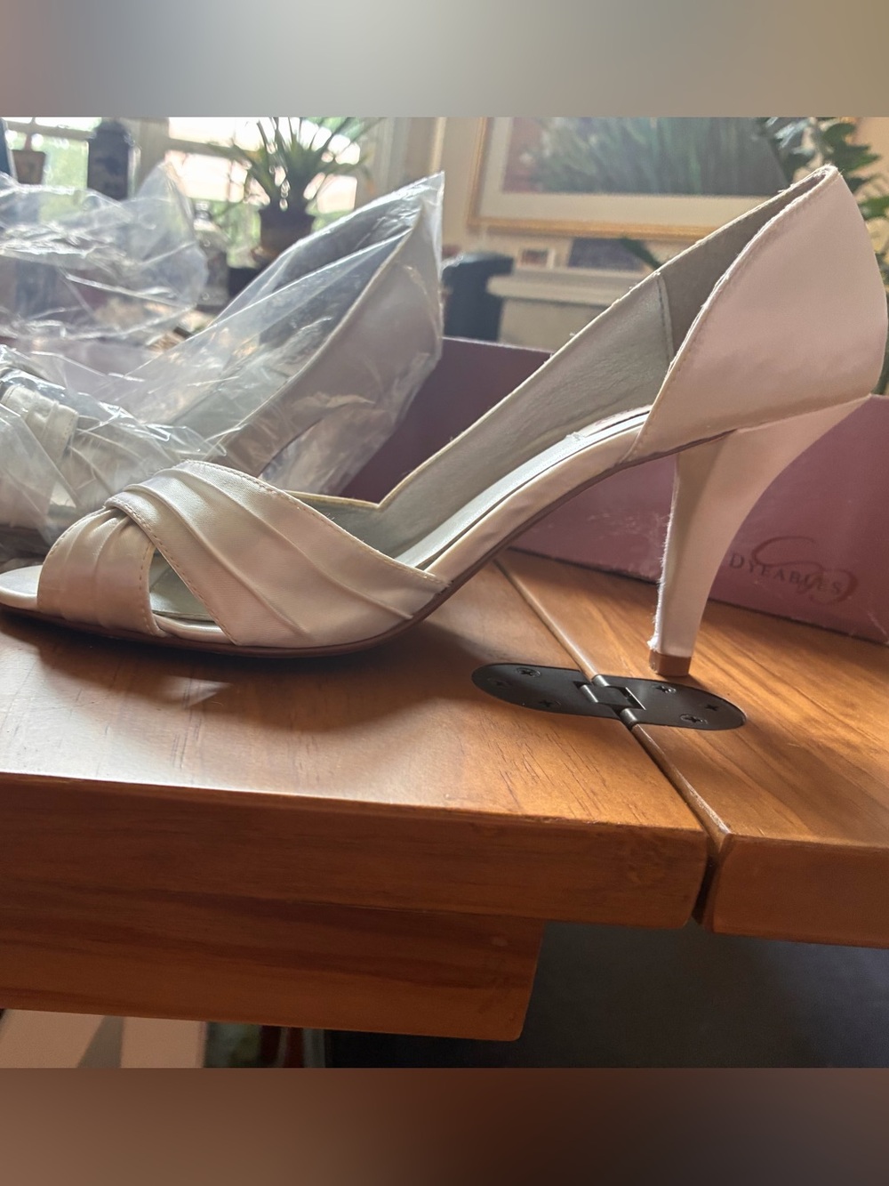 Dyeable’s Womens Satin Peep-Toe Heels .